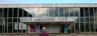 Der leere S-Bahnhof Halle Neustadt, umfunktioniert in eine Ausstellungshalle